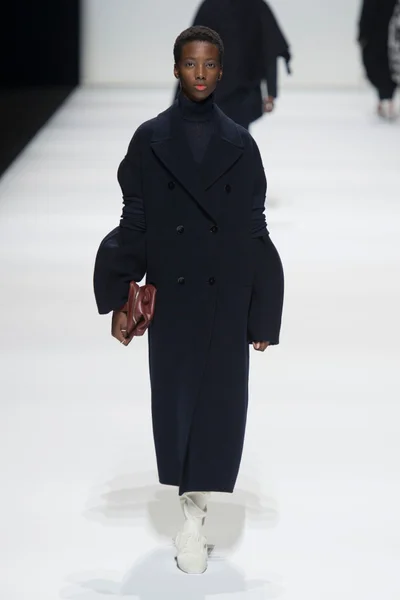 Look 28